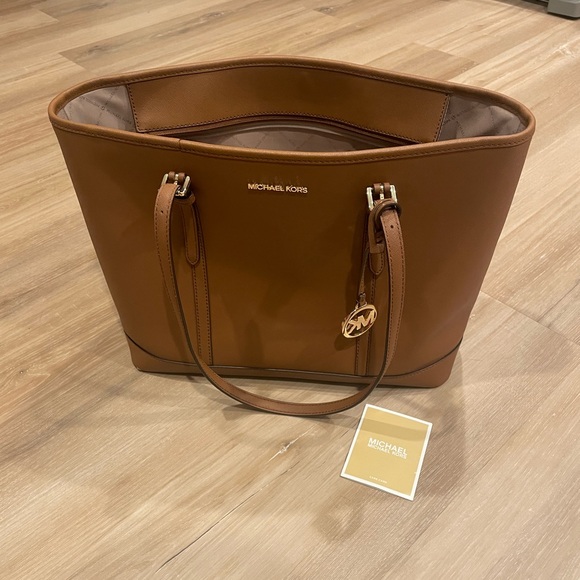 Micheal Kors Large Brown Saffiano Zip Tote - Picture 1 of 13